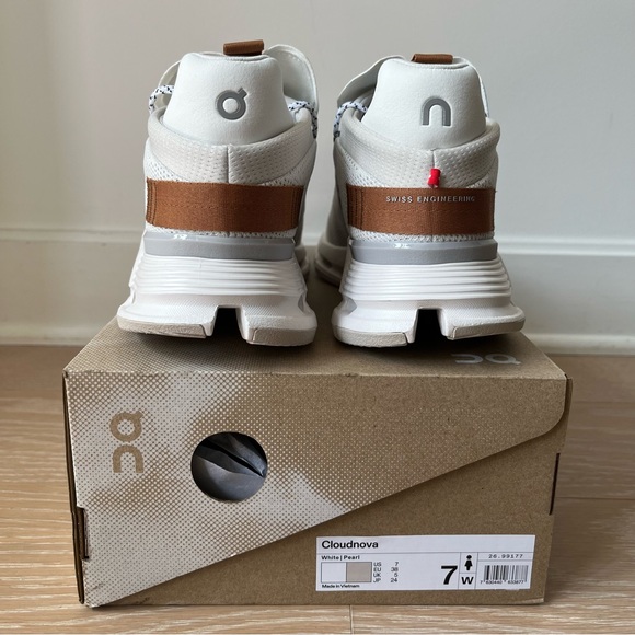 ON Running Cloudnova Women Shoes Size 7 White Pearl - Picture 10 of 12